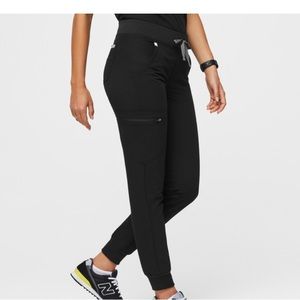 Women’s black Zamora high waisted 2.0 jogger scrub pants
